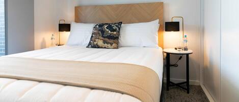 1 chambre, ameublement personnalisé, bureau