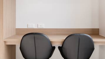 Studio | Wohnbereich | 80-cm-LCD-Fernseher mit Digitalempfang