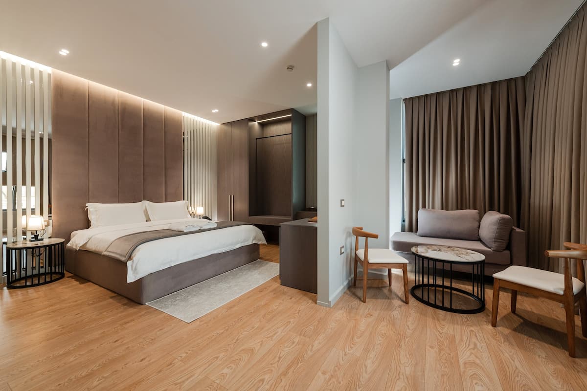 1 bedroom, premium bedding, minibar, in-room safe