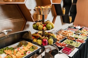 Free daily buffet breakfast  - Troci Hotel (Kamëz)