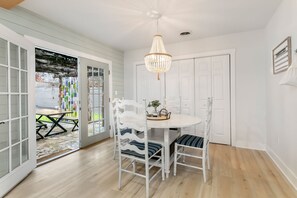 Dining - Acorn St. Retreat | 3/2 | Hot Tub, Fire-Pit, Full Kitchen (Fredericksburg)