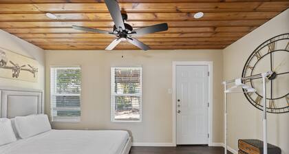 Cowtown Cozy Guest Cottage