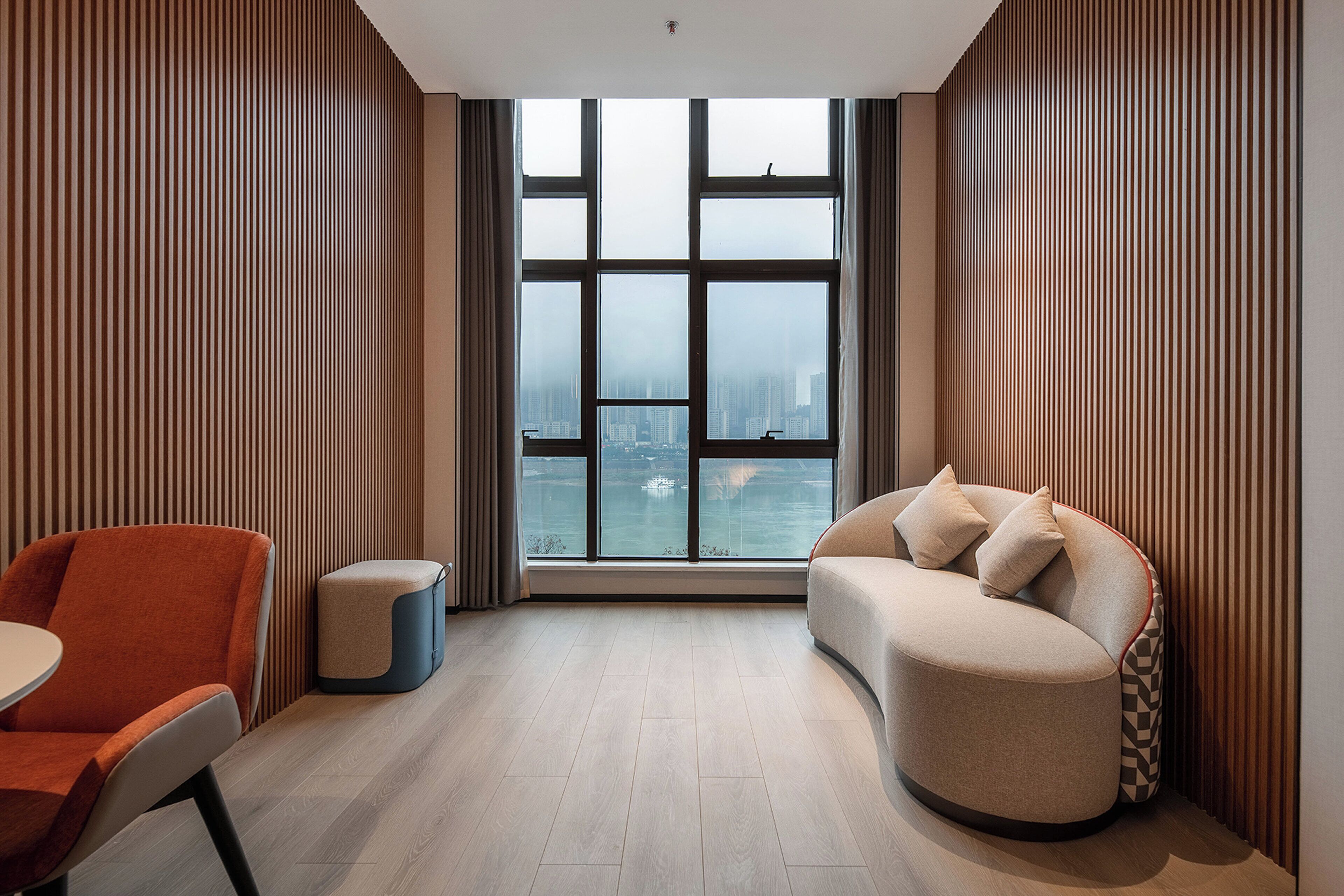 Phòng Tiêu chuẩn, 1 giường cỡ king, quang cảnh sông | Bộ đồ giường cao cấp, chăn bông, minibar, bàn 