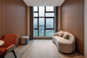 Standard Room, 1 King Bed, River View | Premium bedding, down comforters, minibar, desk - Holiday Inn Express Chongqing Nanbin Road by IHG (Chongqing)