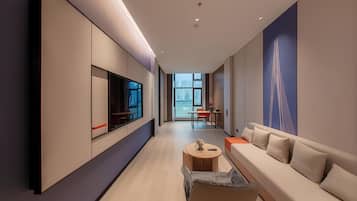 1 King 1 Bedroom Suite River View | Premium bedding, down comforters, minibar, desk