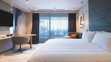 Biancheria da letto di alta qualità, materassi a doppio strato, minibar