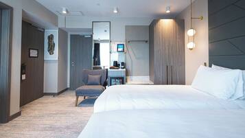 Premium bedding, pillow-top beds, minibar, in-room safe