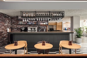 Bar (trong khuôn viên)