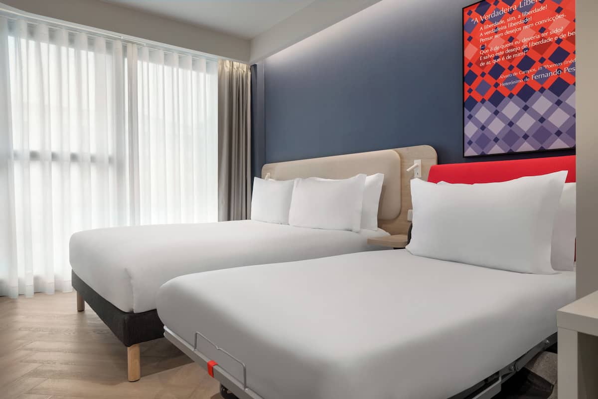 Habitación estándar, 1 cama Queen size y sofá cama (Free Breakfast) | Caja de seguridad en la habitación, wifi gratis y ropa de cama