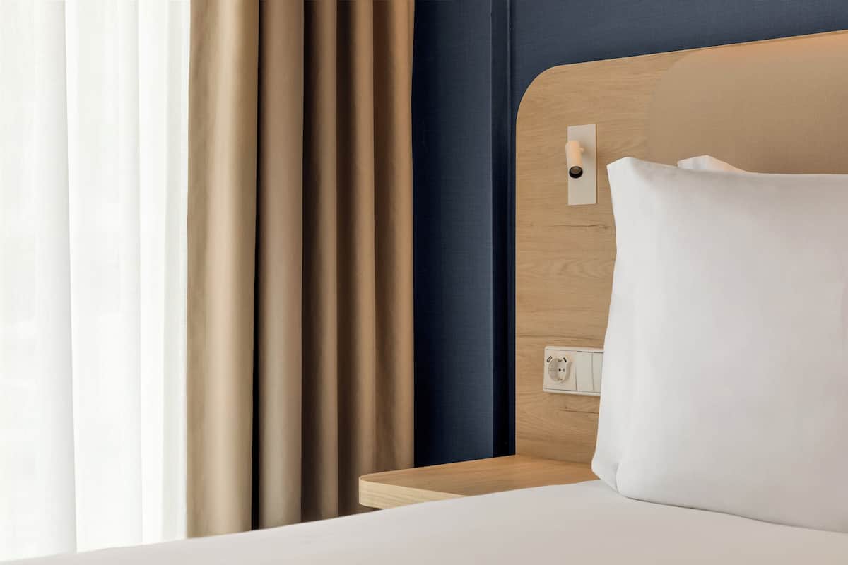 Caja de seguridad en la habitación, wifi gratis y ropa de cama