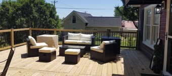 Wonderful Landrum Getaway with Hot Tub 4/2 home close to Tryon!