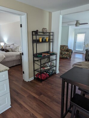 4 bedrooms, desk, WiFi, bed sheets