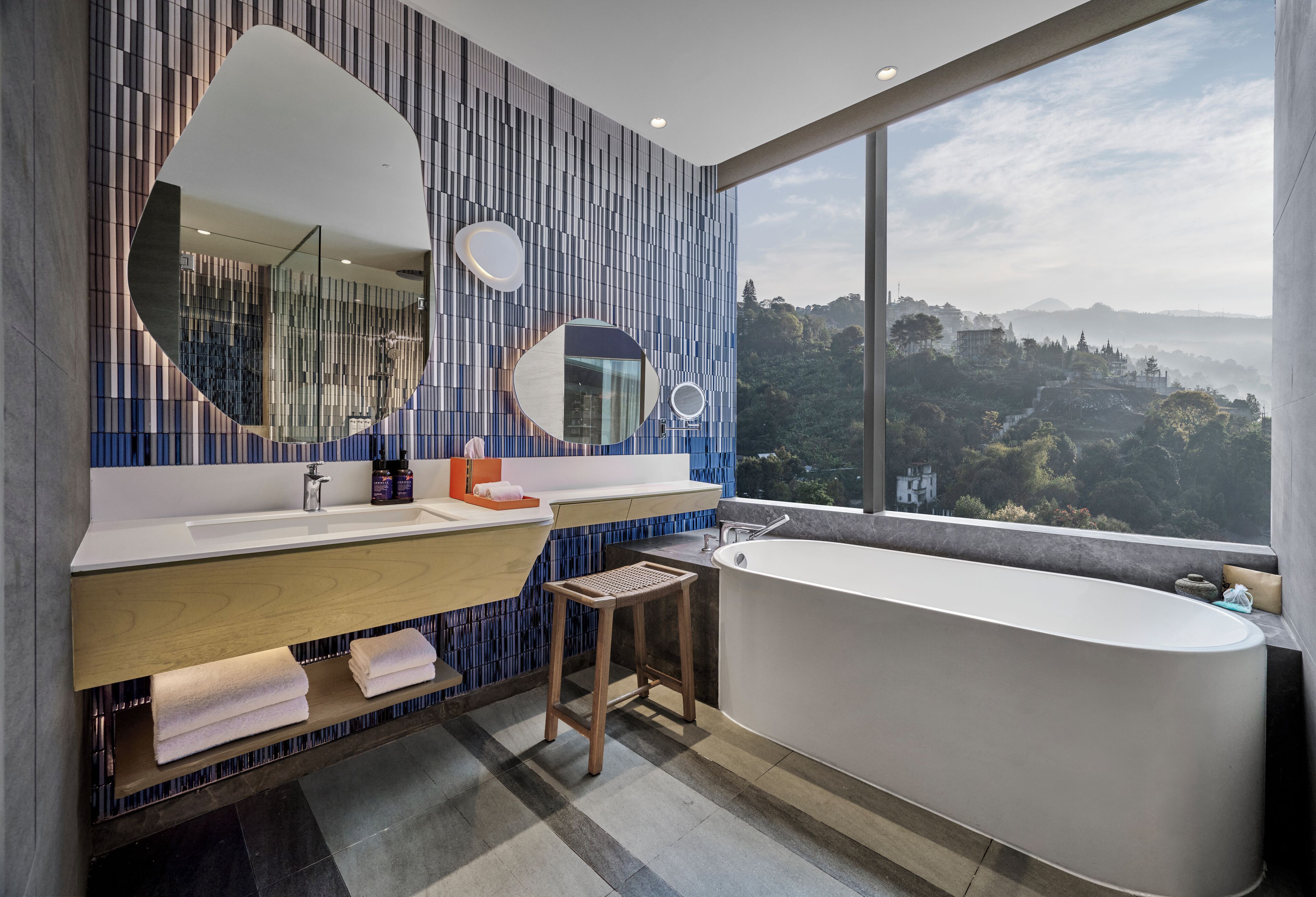 Family Suite, 2 Bedrooms | Bathroom