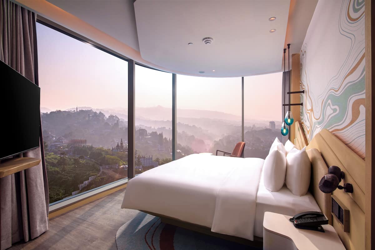 Suite, 1 Bedroom, Corner | Free minibar items, in-room safe, desk, laptop workspace