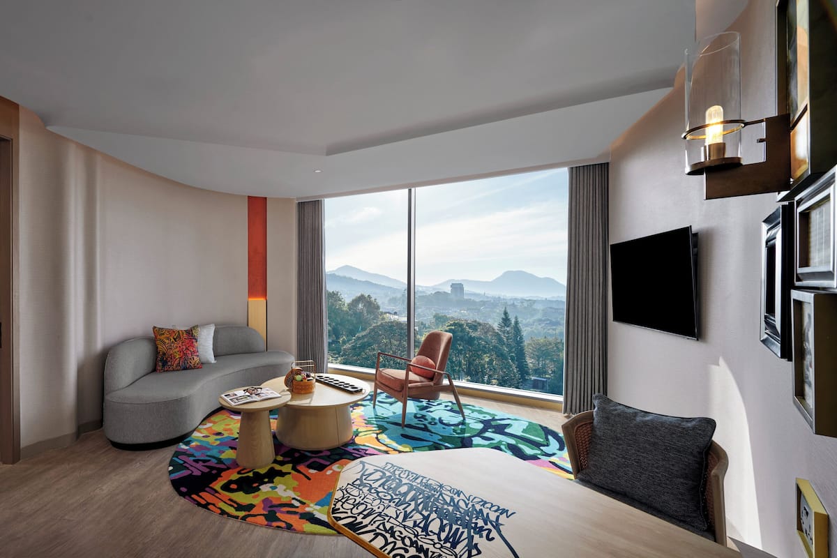 Suite, 1 Bedroom, Corner | Living room