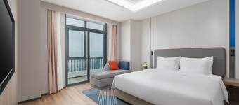 Holiday Inn Express Xiamen Jimei New Town by IHG
