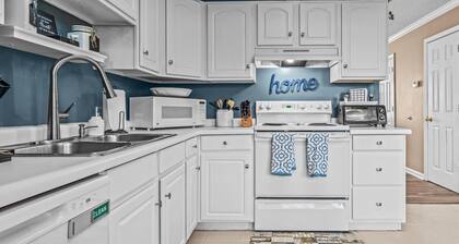 Woodstone Retreat right next to UGA golf course!