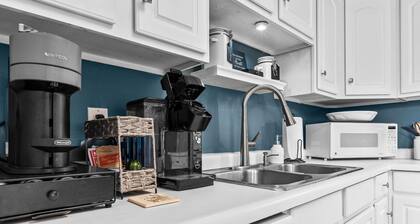 Woodstone Retreat right next to UGA golf course!