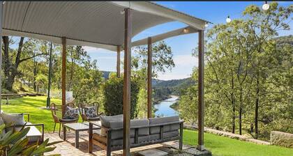 St Albans Courthouse - sleeps 8 with Pool