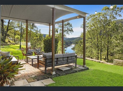 St Albans Courthouse - sleeps 8 with Pool