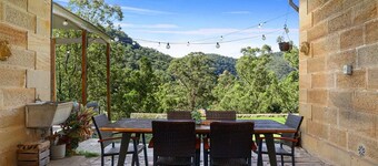 St Albans Courthouse - sleeps 8 with Pool