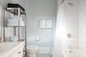 Hårføner, håndklær, såpe og sjampo