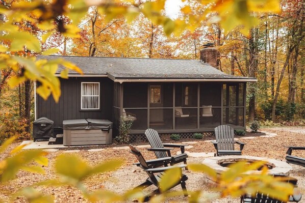 Terrace/patio - Hocking Hollows, cabin on 22 acres (Logan)