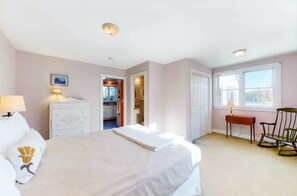 3 bedrooms, desk, iron/ironing board, WiFi