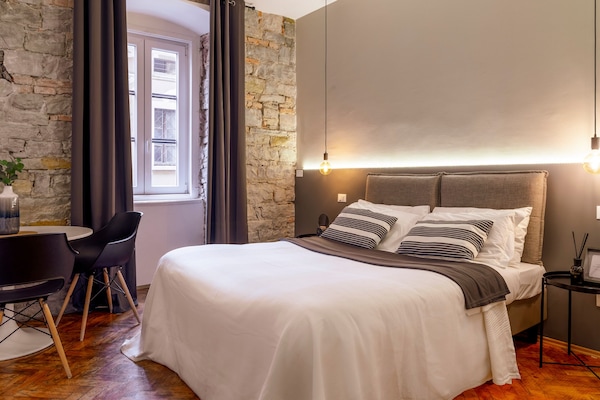 Comfort kamer | 1 slaapkamer, lakens van Egyptisch katoen, luxe beddengoed, een bureau