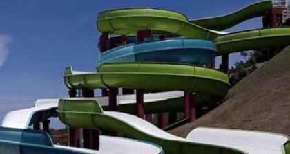 Paradise Island - Family Sized Beach Front Condo