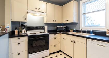 Hillside Haven w/ Private Garage & Grill