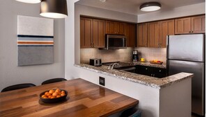 Micro-ondes, four, plaque de cuisson, lave-vaisselle