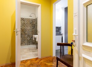 Comfort Room | 1 bedroom, Egyptian cotton sheets, premium bedding, desk - Ghiberti - Tram apartment for 4 Guests (Trieste)