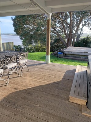 Outdoor dining - 2 Adjoining riverfront homes, spa, allow kids & pets, sleeps 14 (Te Kopuru)
