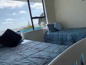 6 bedrooms, desk, iron/ironing board, travel crib