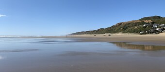 2 Adjoining riverfront homes, spa, allow kids & pets, sleeps 14