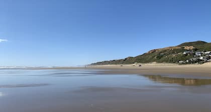 2 Adjoining riverfront homes, spa, allow kids & pets, sleeps 14