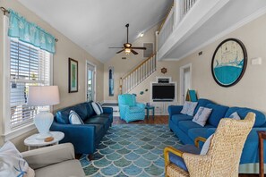 Smart TV, books - 5 BR Oceanview home with hot tub and pet friendly! (Oak Island)
