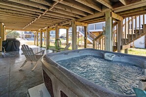 Terrace/patio - 5 BR Oceanview home with hot tub and pet friendly! (Oak Island)