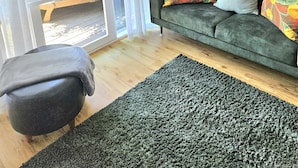 Deluxe Villa | Blackout drapes, iron/ironing board, WiFi (free), individually decorated - By the Seaside  (Mornington)