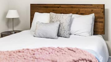 3 bedrooms, desk, iron/ironing board, travel crib