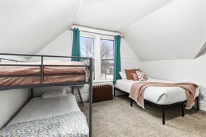 3 bedrooms, desk, iron/ironing board, travel crib