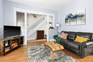 Smart TV, fireplace, video games, books - Kid-friendly, Family Homebase Only 2 Blocks to Lake Superior - Dine Hike Explore (Two Harbors)
