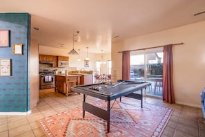 Games room - Sandia Retreat: 6Br - 15min to airport - Games (Albuquerque)