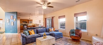 Sandia Retreat: 6Br - 15min to airport - Games