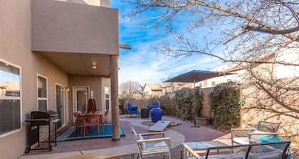 Sandia Retreat: 6Br - 15min to airport - Games