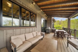 Outdoor dining - Higher Ground at Eagles Nest | Luxury Mountain Home with hot tub, fire pit (Banner Elk)