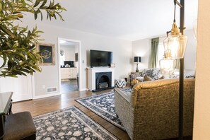 Living area - King Suite by Mkat Interior Designs (Fort Wayne)