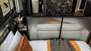 1 bedroom, in-room safe, desk, iron/ironing board