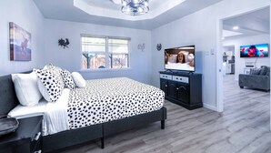 A modern bedroom with a bed, a TV, and a window. - Stylish, Spacious Entire Hm 4/2 in nice Killeen neighborhood (Killeen)